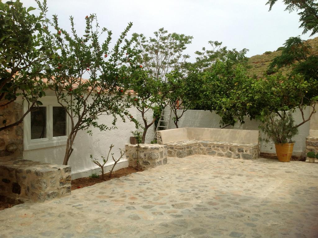 Kiki'S Houses Vlichos Hydra  Exterior photo