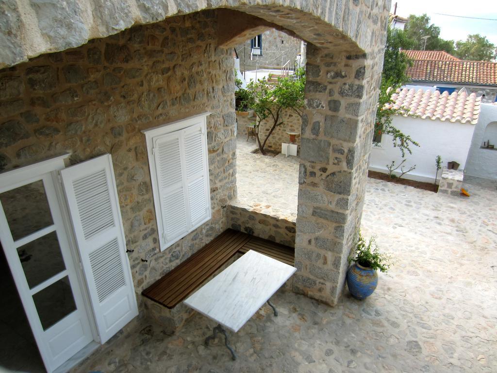 Kiki'S Houses Vlichos Hydra  Exterior photo